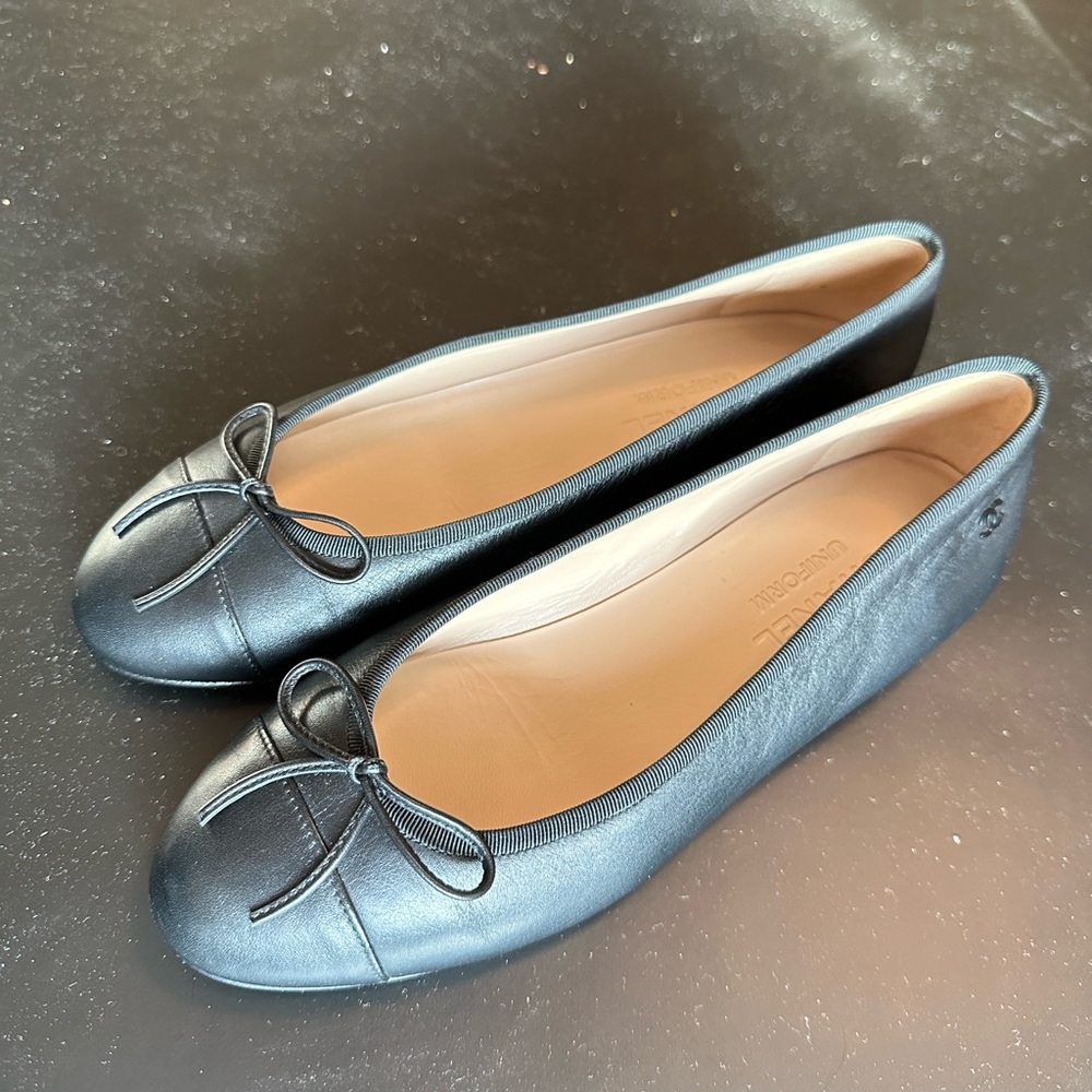 CHANEL Leather Ballet Flats